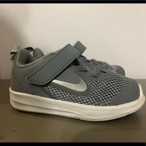 New Nike Toddler 5C Gray Sneakers